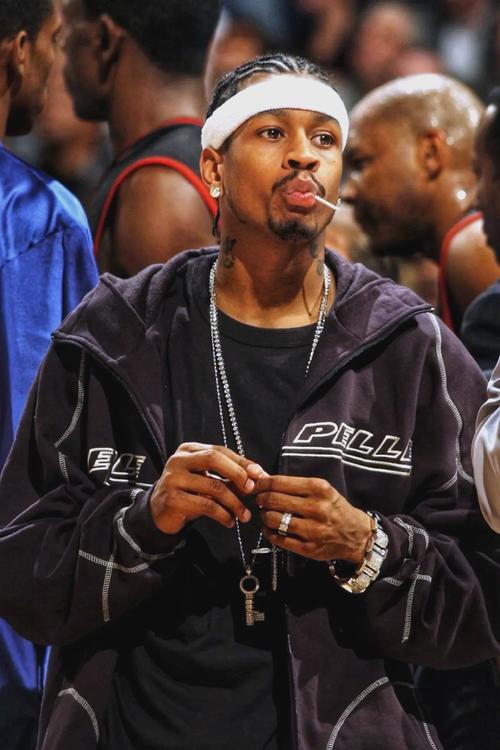 外媒：马拉多纳的宝马i8进行拍卖，起拍价1万欧元（外媒报道：马拉多纳名下宝马i8开拍，起拍价1万欧元）