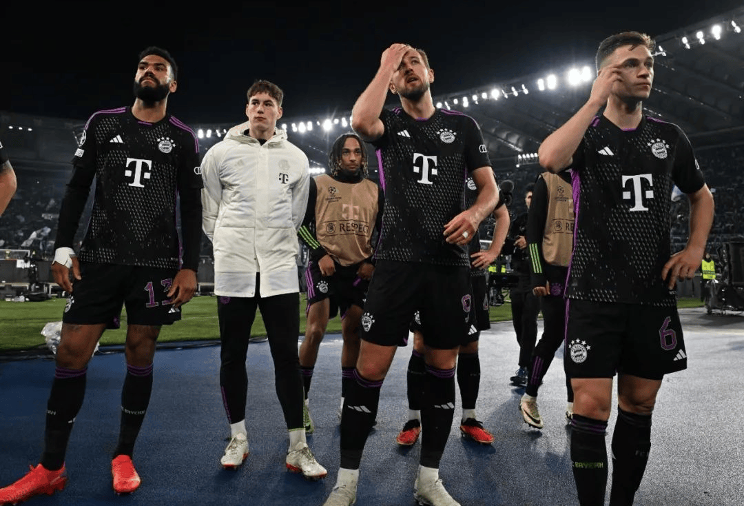 记者：申花队已于昨晚返回上海，迎来5天假期进行休整（记者：申花昨夜回沪，将休整五天）