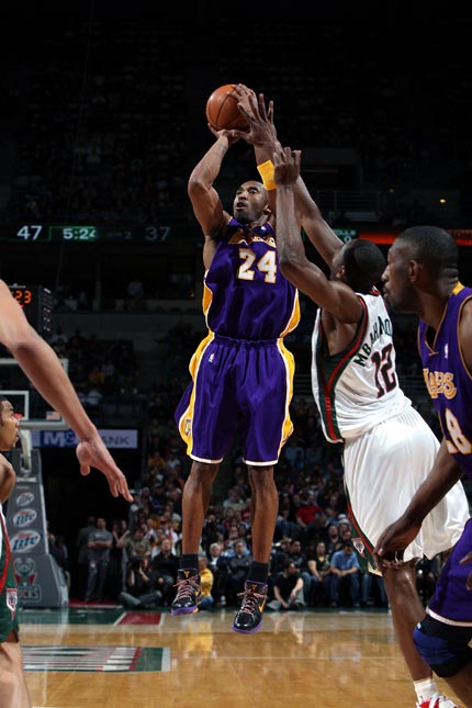 勒沃库森vs多特：希克PK吉拉西；阿德耶米、萨比策首发（勒沃库森战多特：希克对决吉拉西，阿德耶米与萨比策首发登场）