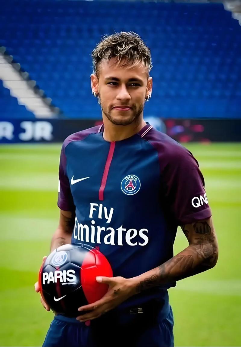 柏林联合主场能否继续坚挺？拜仁慕尼黑双线作战压力显现（柏林联合主场能否延续强势？拜仁双线作战压力加剧）