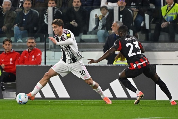 变阵湖人狂输24分！里夫斯时隔724天再打替补，雷迪克第16套首发玩砸（湖人试阵崩盘惨负24分，里夫斯724天后改打替补，雷迪克第16套首发翻车）