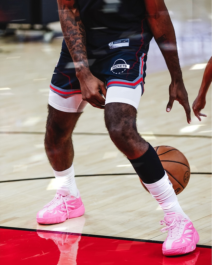 2分，又是2分！顶薪中锋被34岁老将羞辱，球迷嘲讽：这表现真的可以（又仅2分！顶薪中锋被34岁老将上课，球迷调侃：这水平可真行）