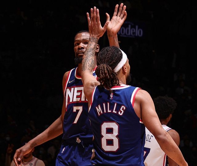 马卡：皇马未展现稳定状态，阿隆索国际比赛日有很多工作要做（马卡报：皇马状态不稳，国际比赛日期间阿隆索工作繁重）