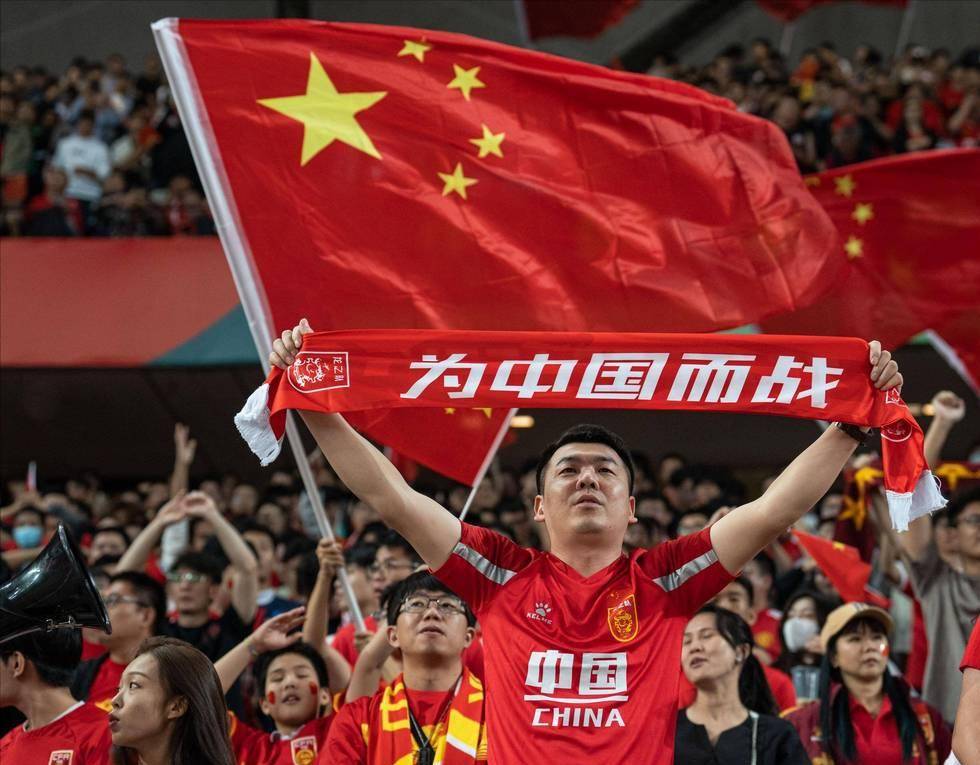 贝林厄姆：球员百分百支持阿隆索，我们知道外界纷扰毫无帮助（贝林厄姆：全队百分之百力挺阿隆索，外界风波于事无补）