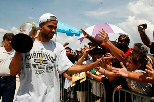 翟晓川三分5中4轰21分7板，创过去4年得分新高（翟晓川三分5投4中砍21分7板，刷新近四年个人得分新高）