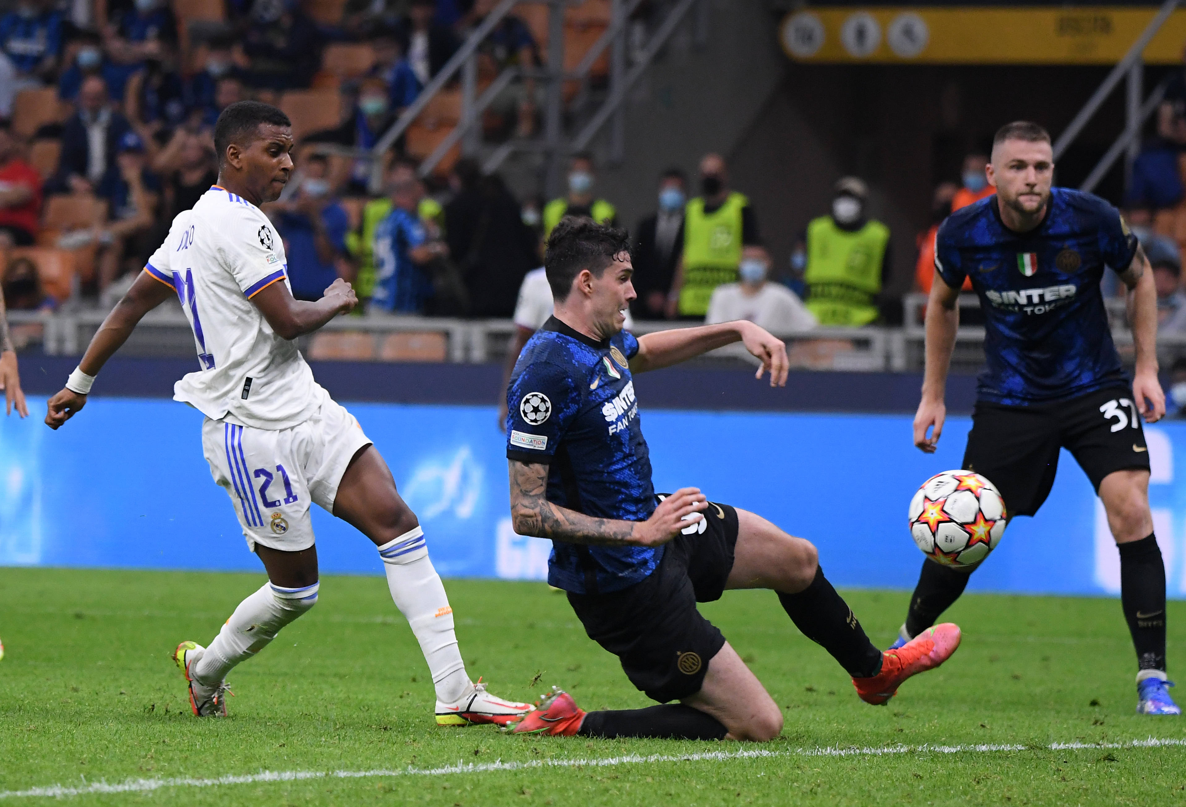 穆勒：越接近决赛看球的人越多，在数万球迷面前踢球令我兴奋（穆勒：越临近决赛观赛人数越多，置身万人面前比赛让我更兴奋）