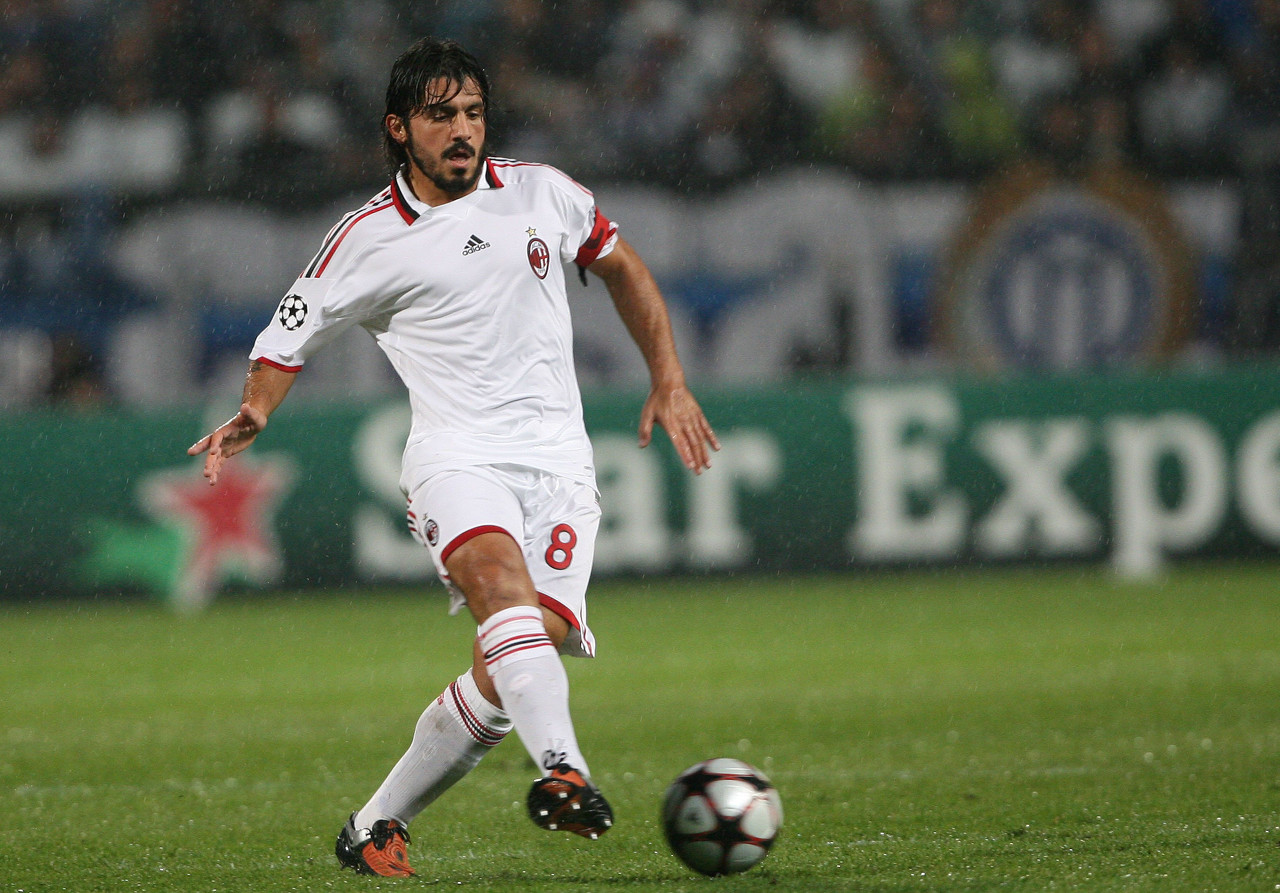 欧冠战报：库杜斯、西蒙斯点射，热刺3-0布拉格斯拉维亚（欧冠快讯：库杜斯、西蒙斯点球破门，热刺3-0完胜布拉格斯拉维亚）