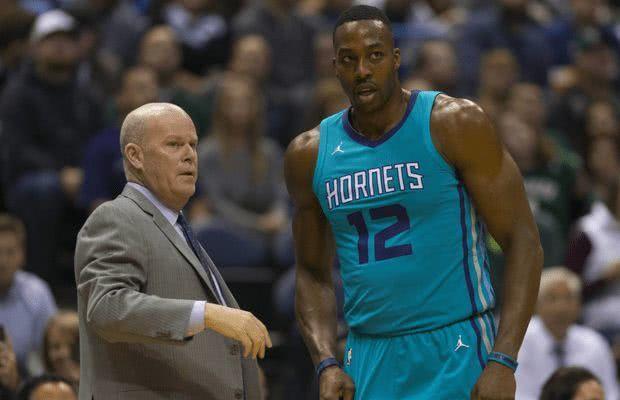 立大功！杨瀚森造埃迪第5次犯规，后者被换下（关键一幕！杨瀚森造成埃迪第5次犯规，埃迪随即被换下）