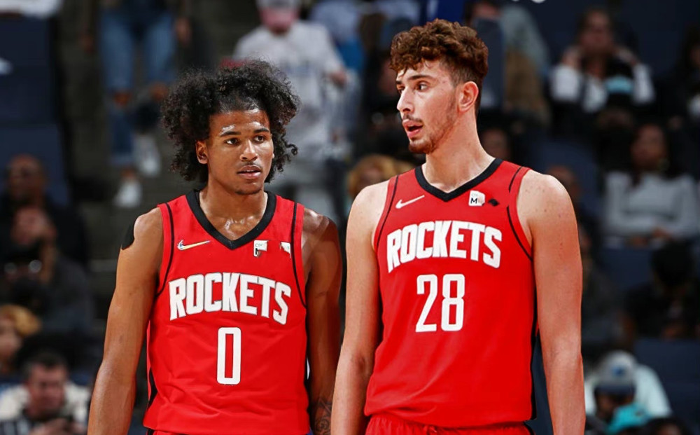 拜仁总监谈转会引援：重点是要新老搭配，保持球队竞争力（拜仁总监谈引援策略：新老结合，确保球队竞争力）