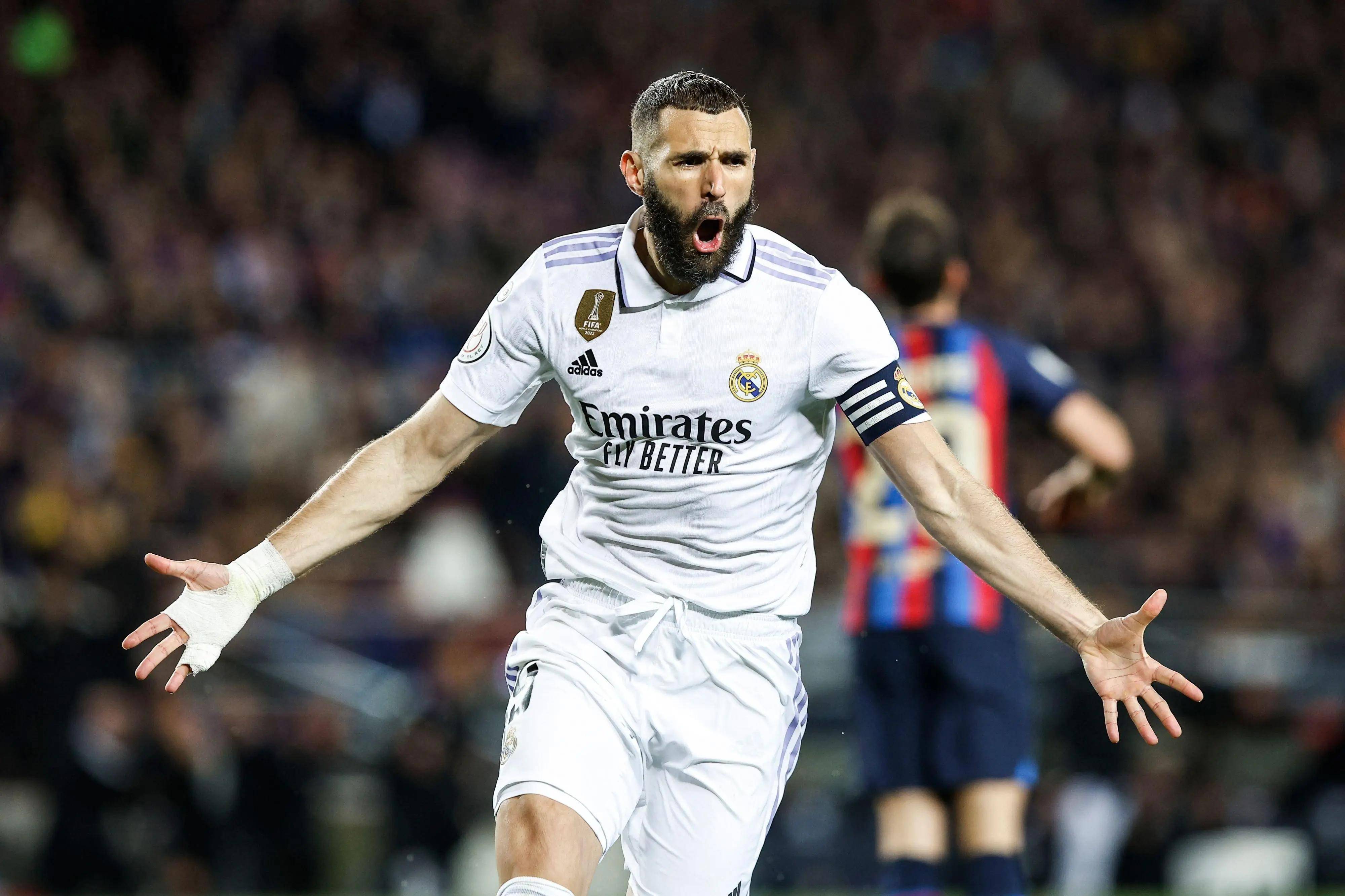 法尔克：拜仁谈妥于帕新合同的年薪和奖金，但还差解约条款没谈好（法尔克：拜仁与于帕续约的薪资与奖金已达成一致，解约条款仍在磋商）