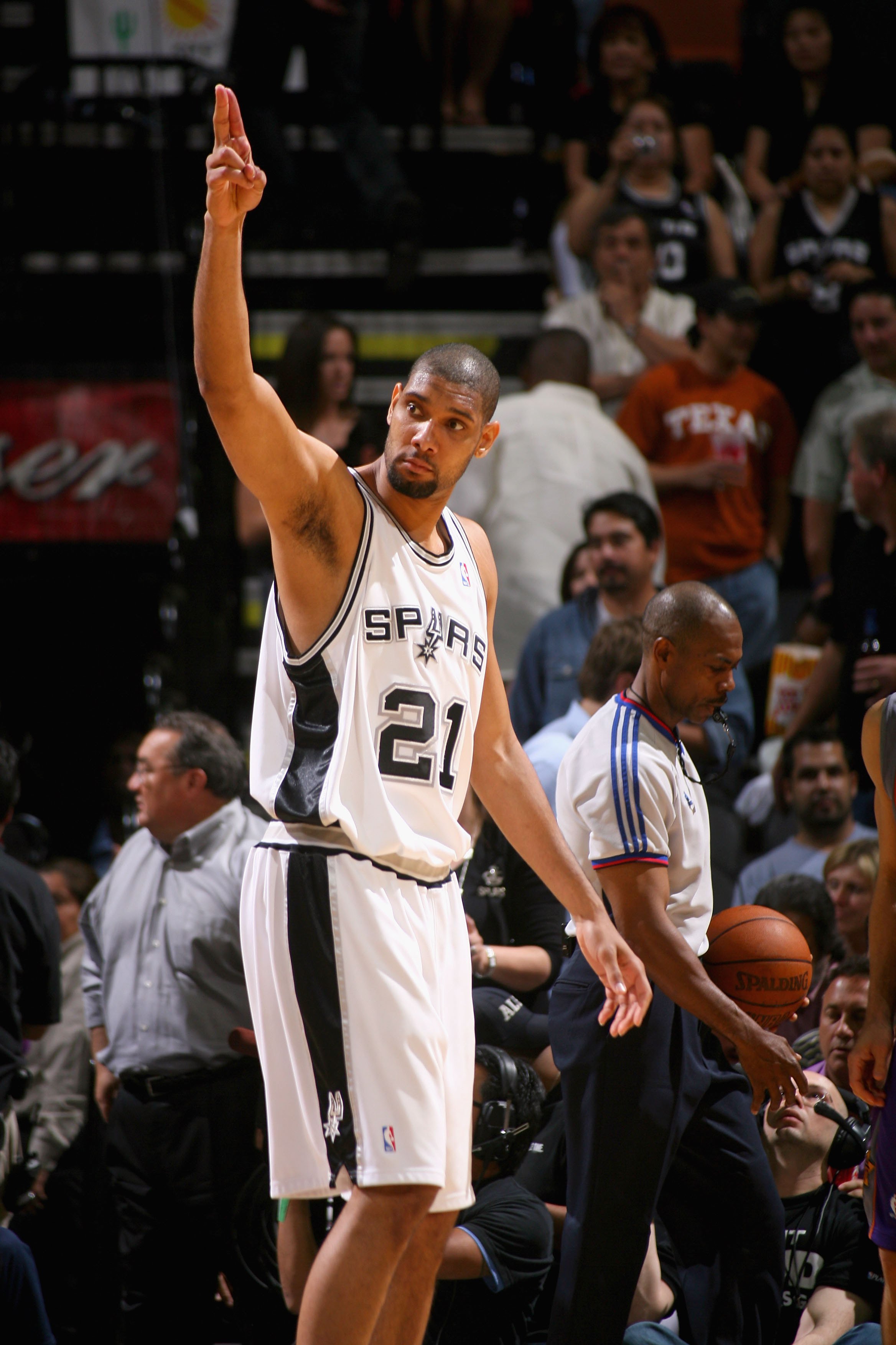 范德芬：伊萨克是最难对付的对手，他是非常全面的顶级球员（范德芬称伊萨克为最难缠对手：全面且顶级的球员）