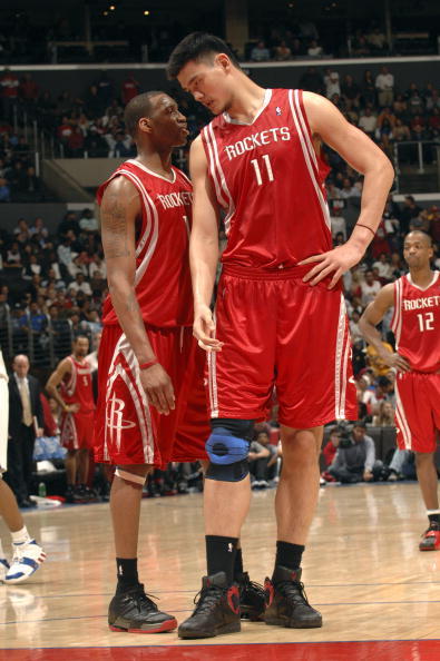 詹姆斯深情表白妻子萨瓦娜：盛赞其创业成就，感激其守护家庭（詹姆斯深情告白妻子萨瓦娜：称赞其创业成绩，感谢其守护家庭）