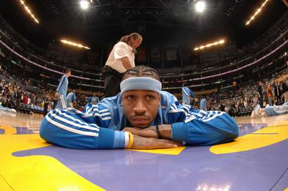 乱箭穿心！下半场刚开始 卡斯尔&瓦塞尔相继命中三分！（下半场一开打，卡斯尔与瓦塞尔连中三分火力全开！）