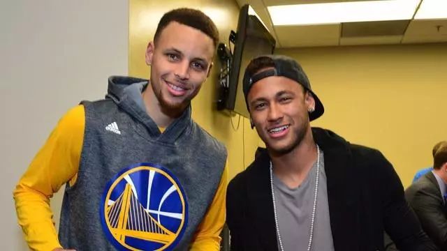 赚到了！东契奇扑防凯尔登三分被吹犯规 但后者3罚0中（天赐良机！东契奇扑防凯尔登三分被判犯规，凯尔登三罚全失）